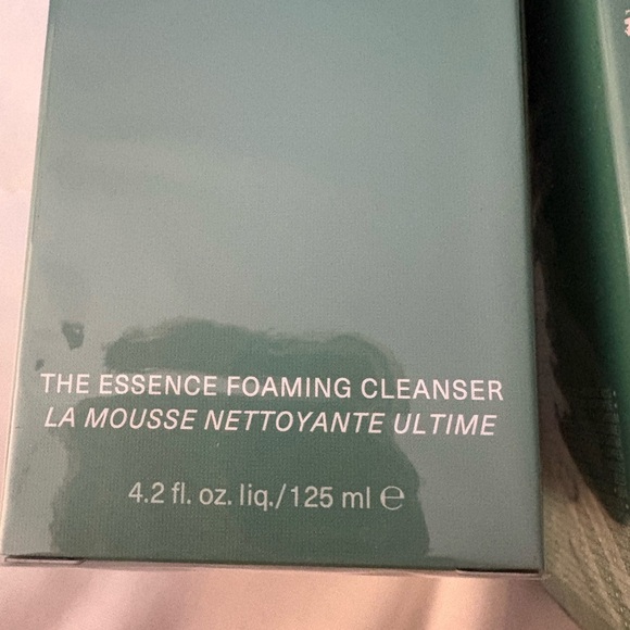 La Mer NIP Essence Foaming Cleanser - Picture 5 of 5